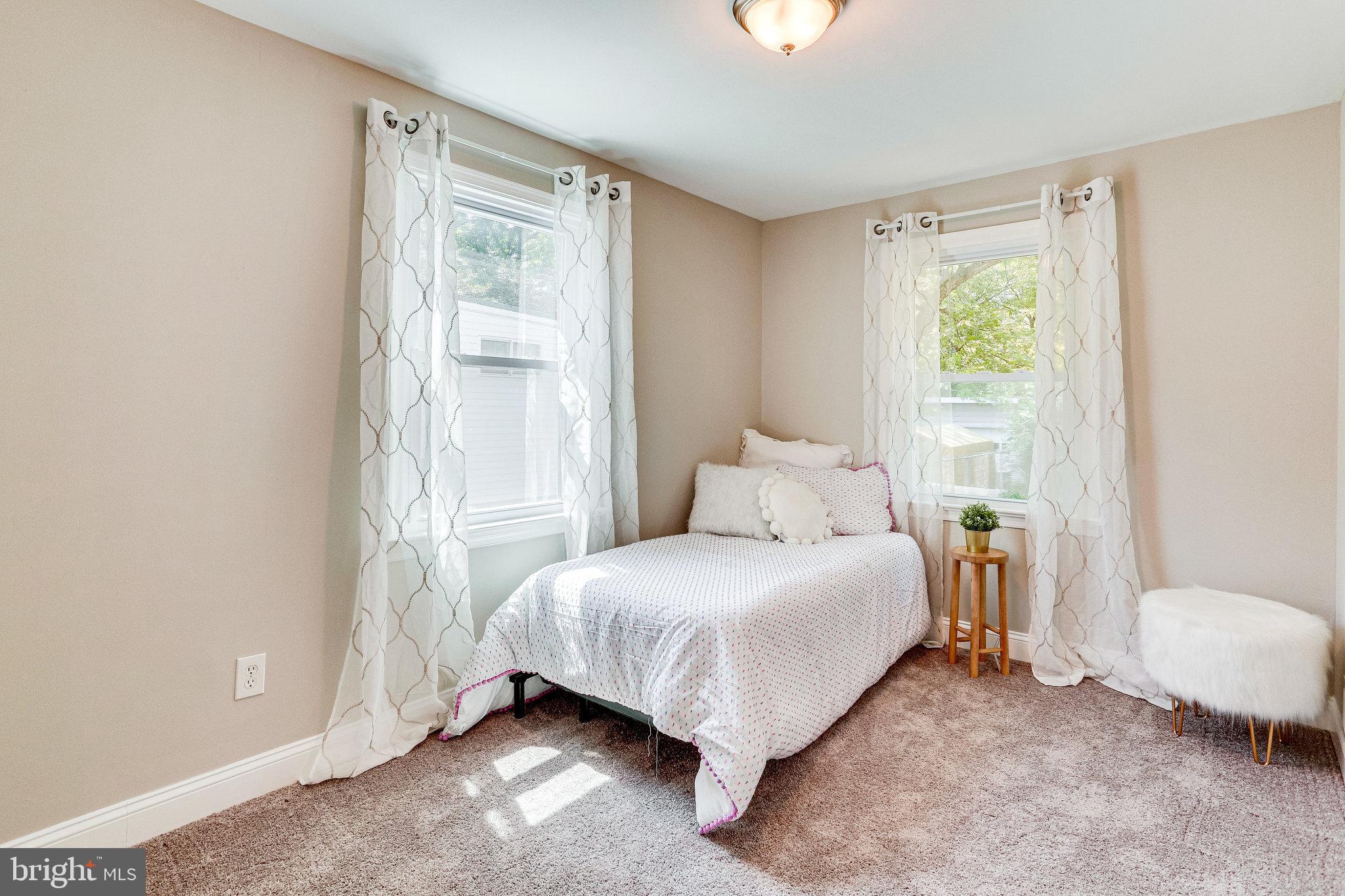 RIVERDALE - Residential