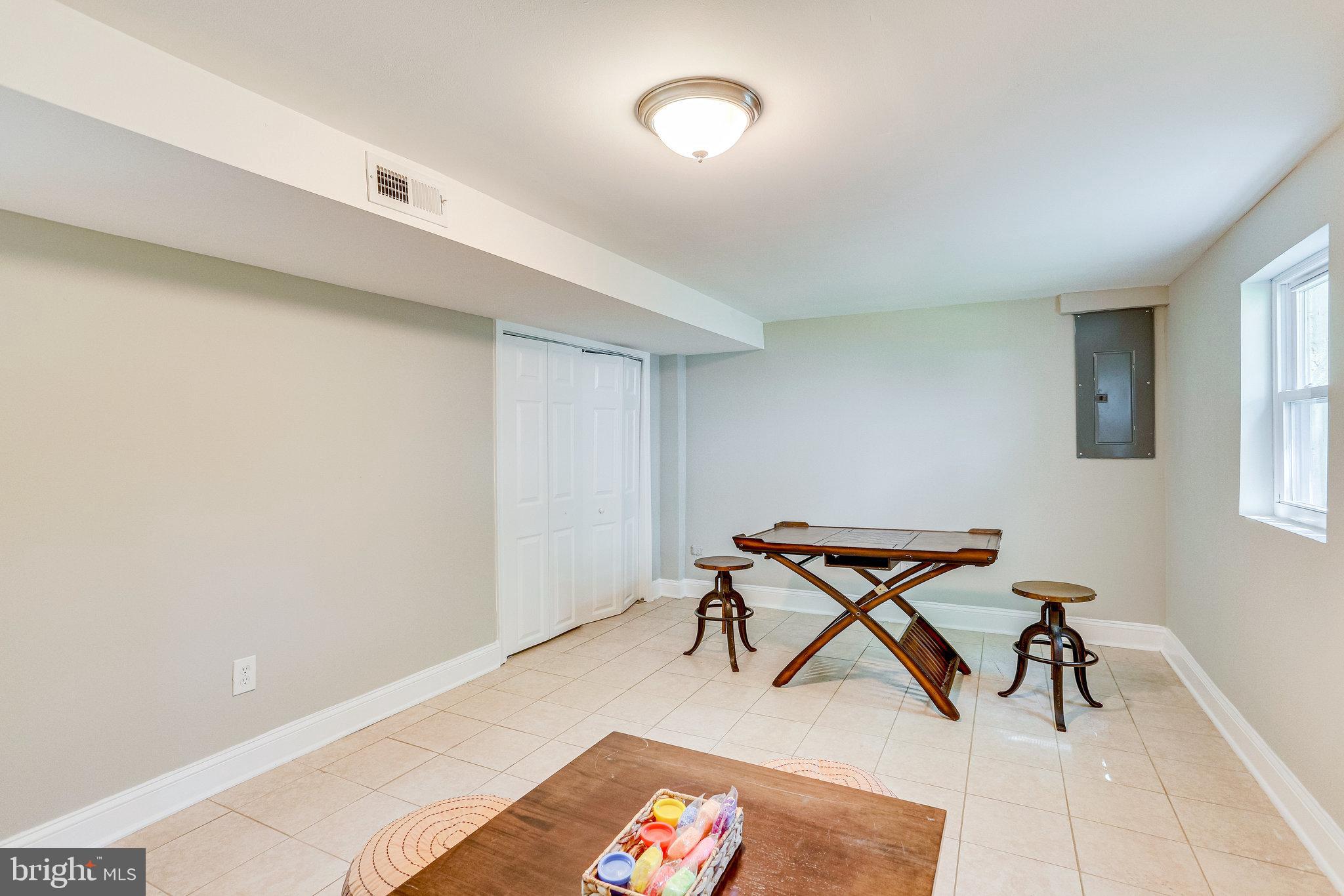 RIVERDALE - Residential