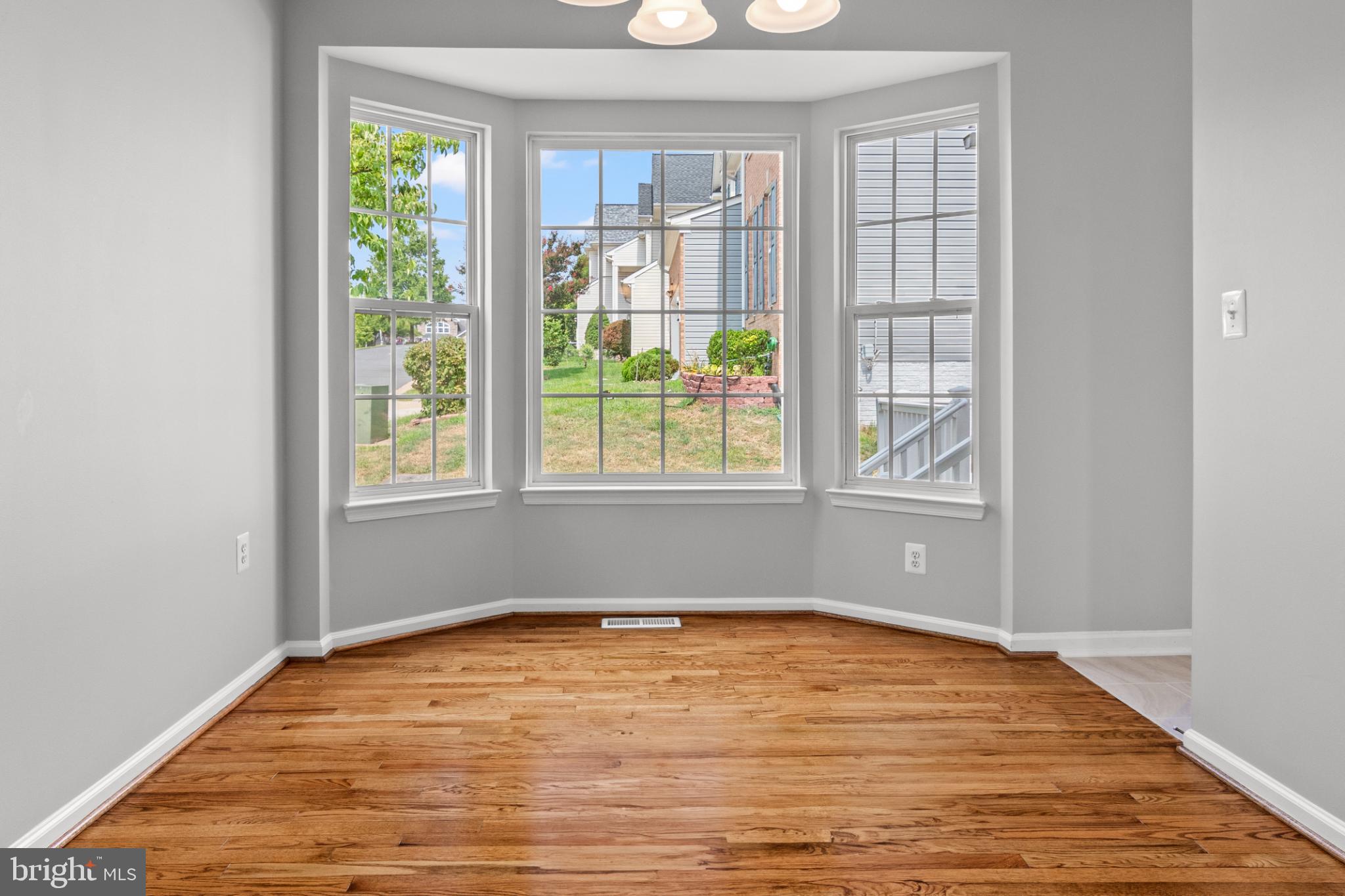 322 WHIPP DRIVE SE