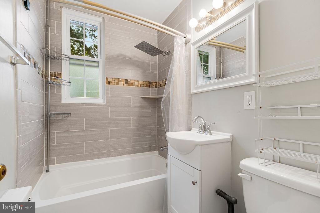 ARLINGTON OAKS - Residential Lease