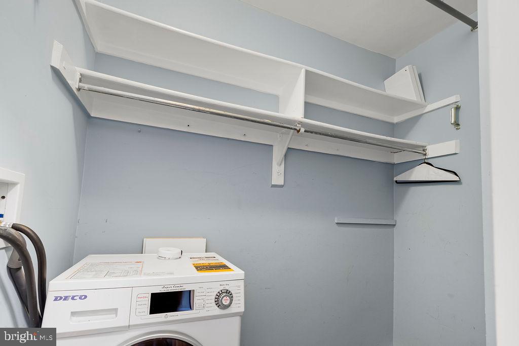 ARLINGTON OAKS - Residential Lease