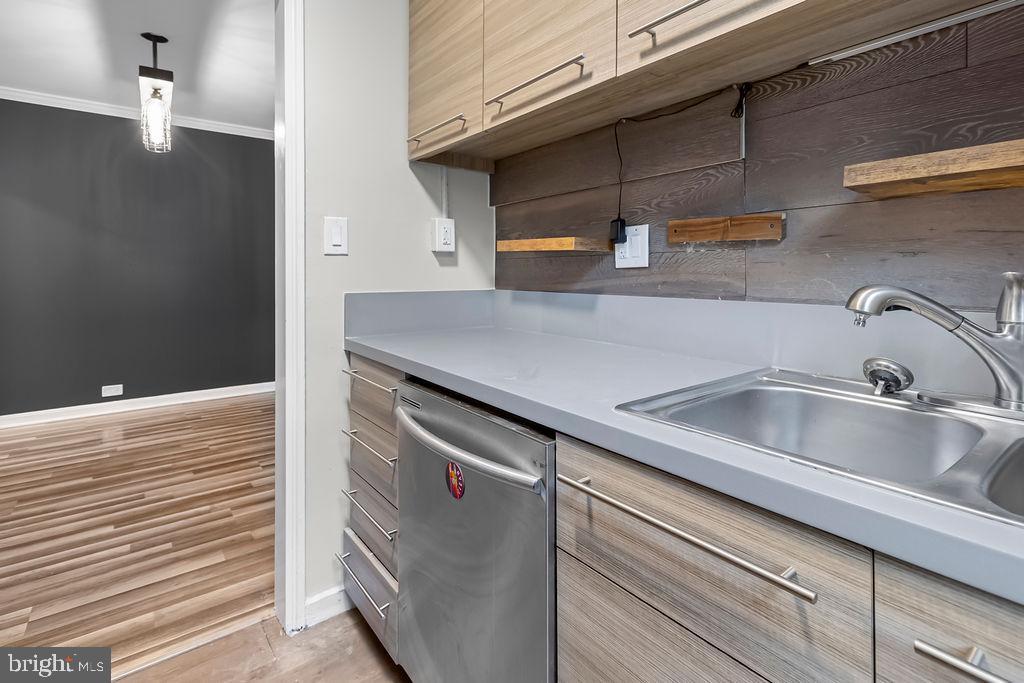 ARLINGTON OAKS - Residential Lease