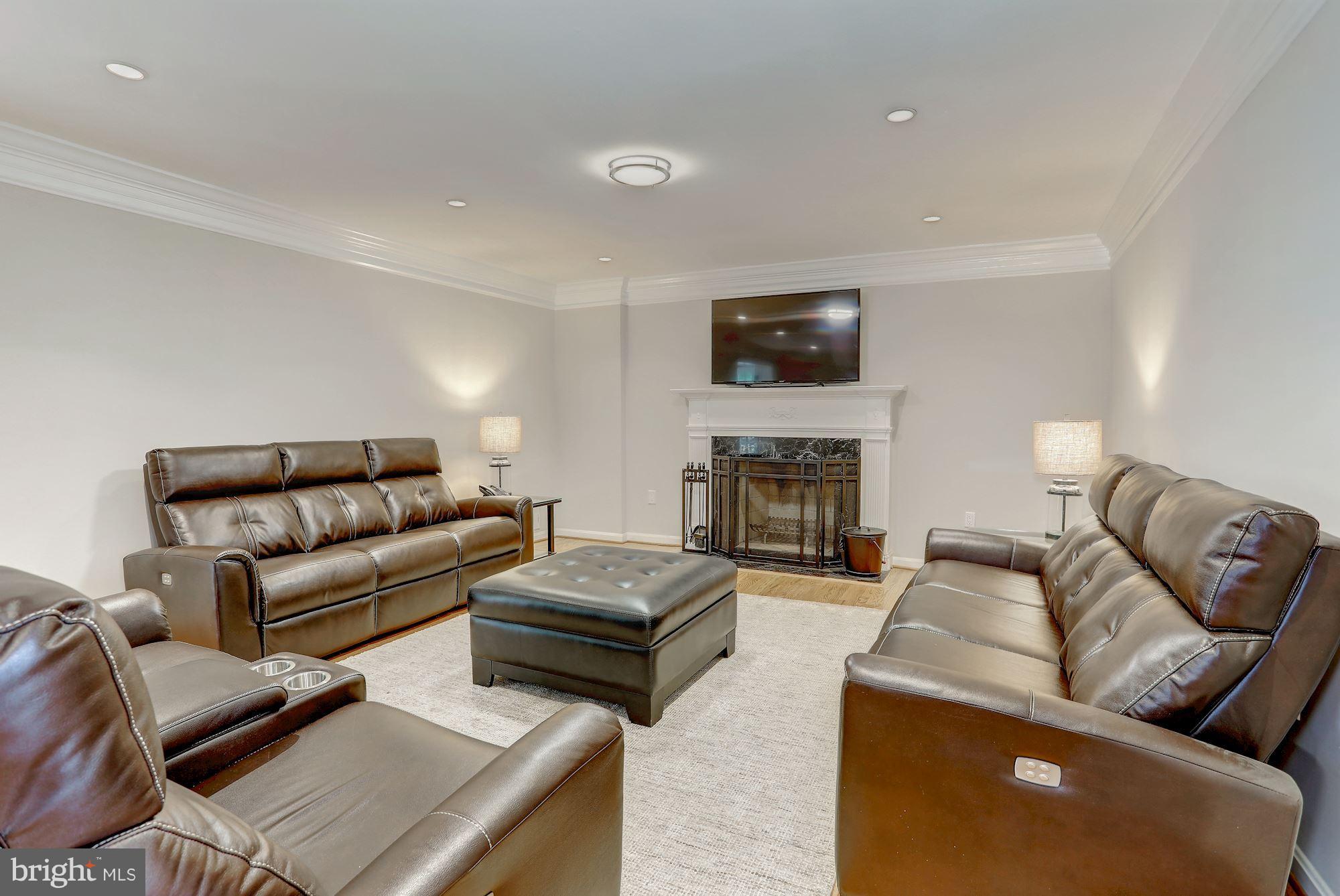 MANORS OF FOX MILL - Residential