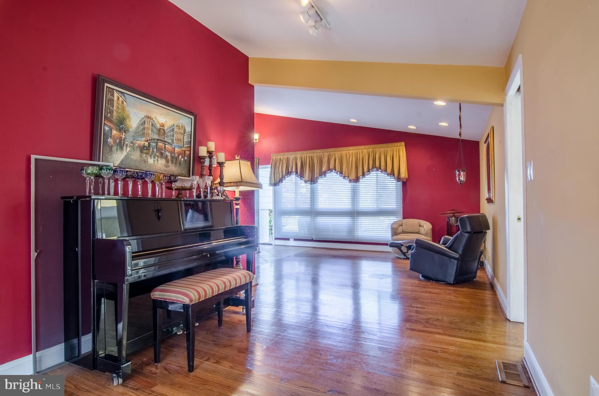 VALLEY STREAM - Residential