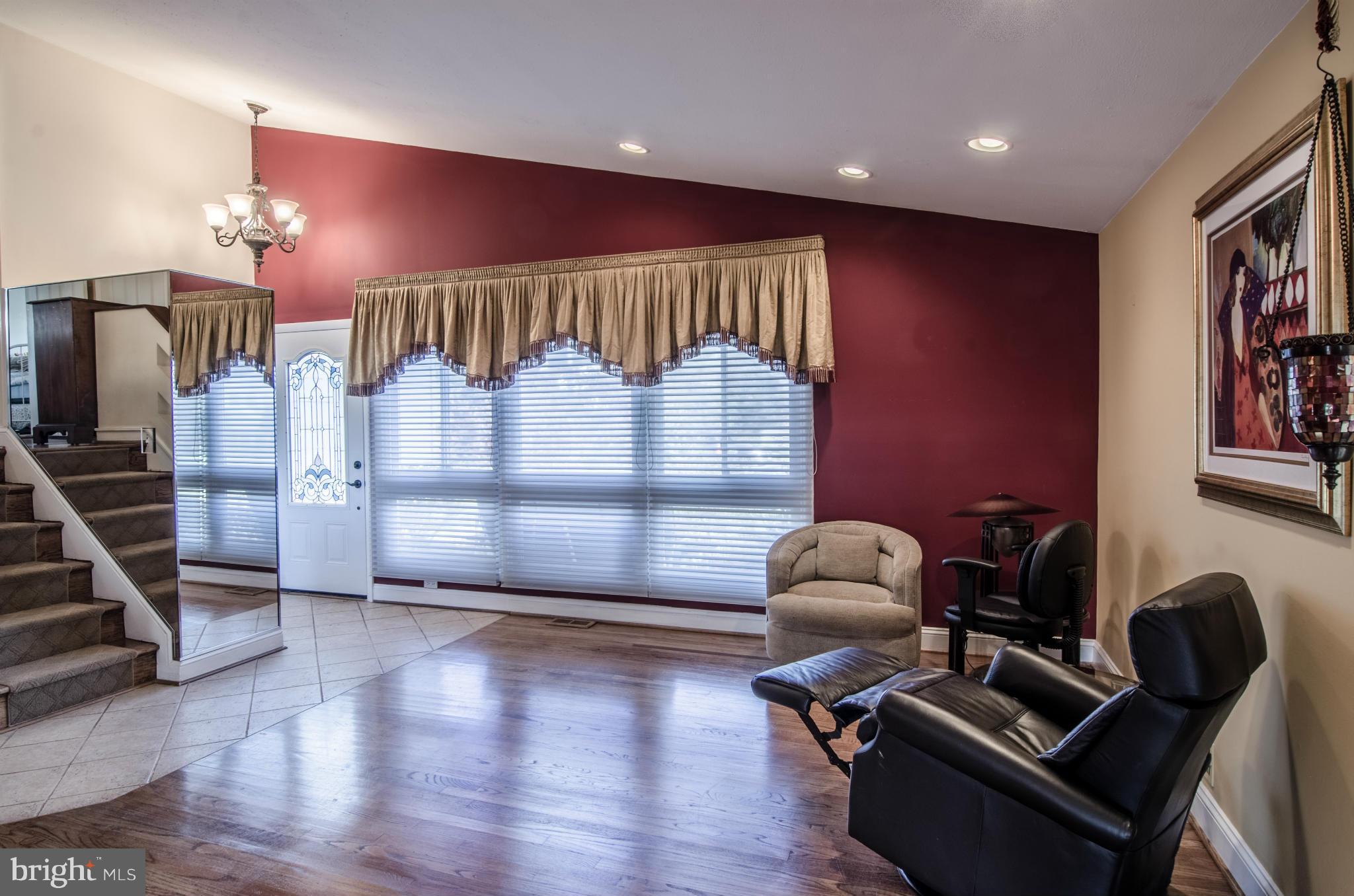 VALLEY STREAM - Residential