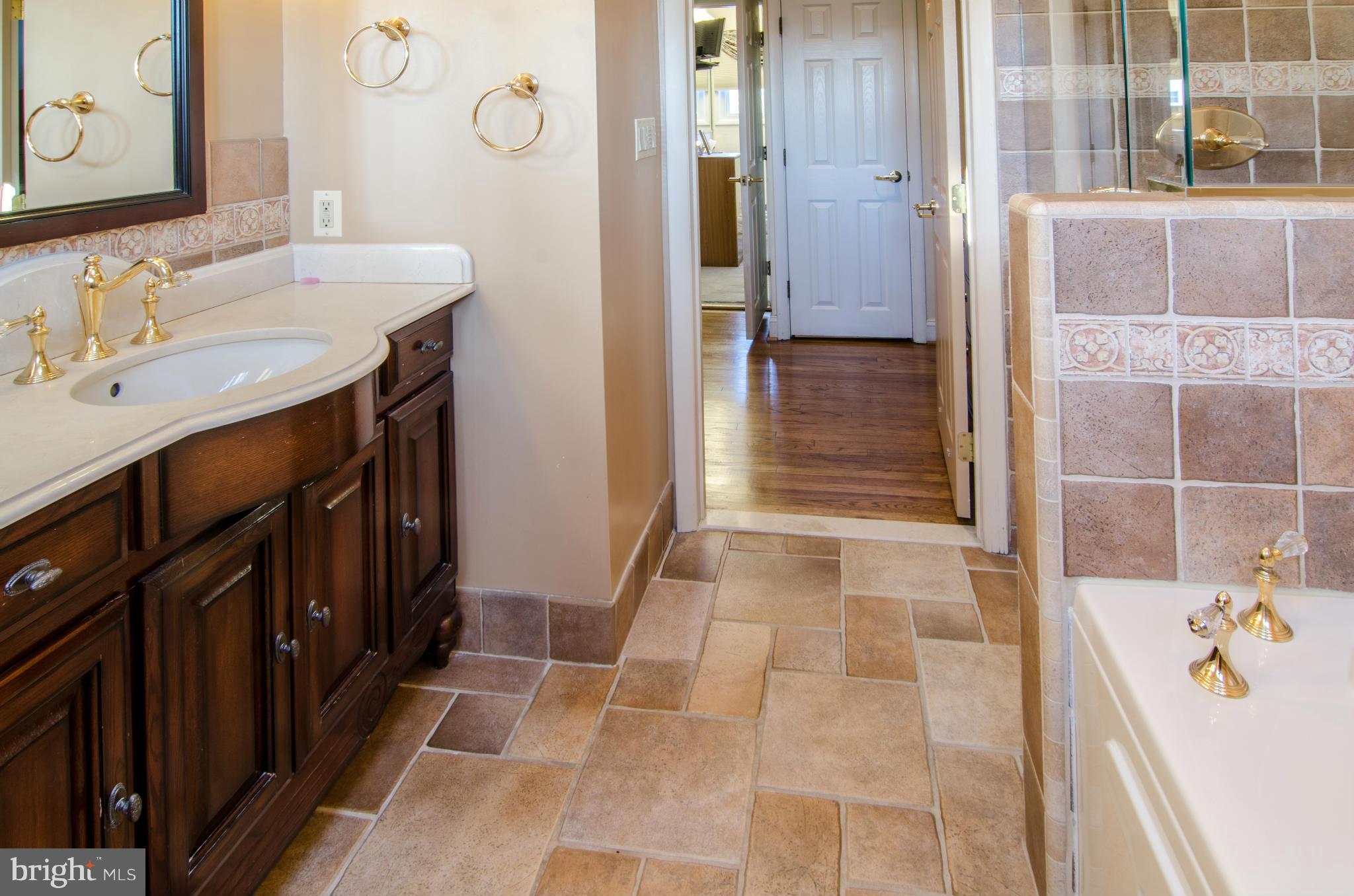 VALLEY STREAM - Residential