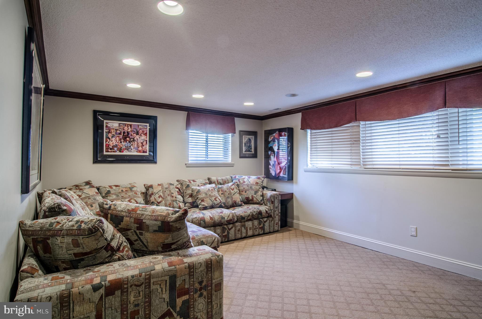 VALLEY STREAM - Residential