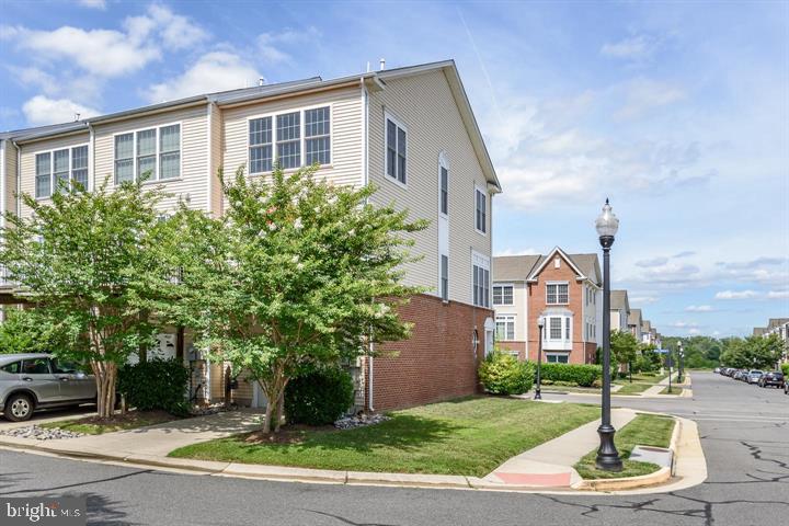 SOUTH RIDING - Residential Lease