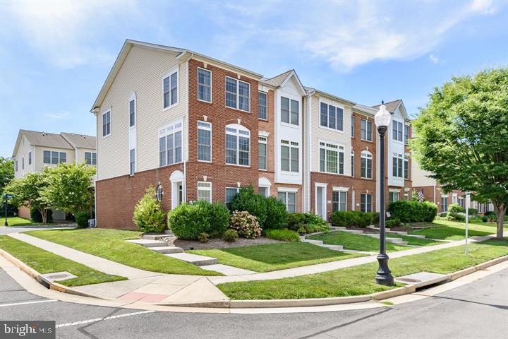 SOUTH RIDING - Residential Lease