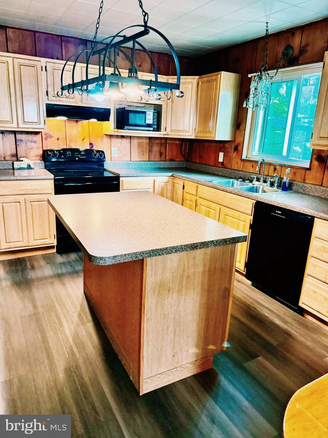 1098 PERRY VALLEY ROAD