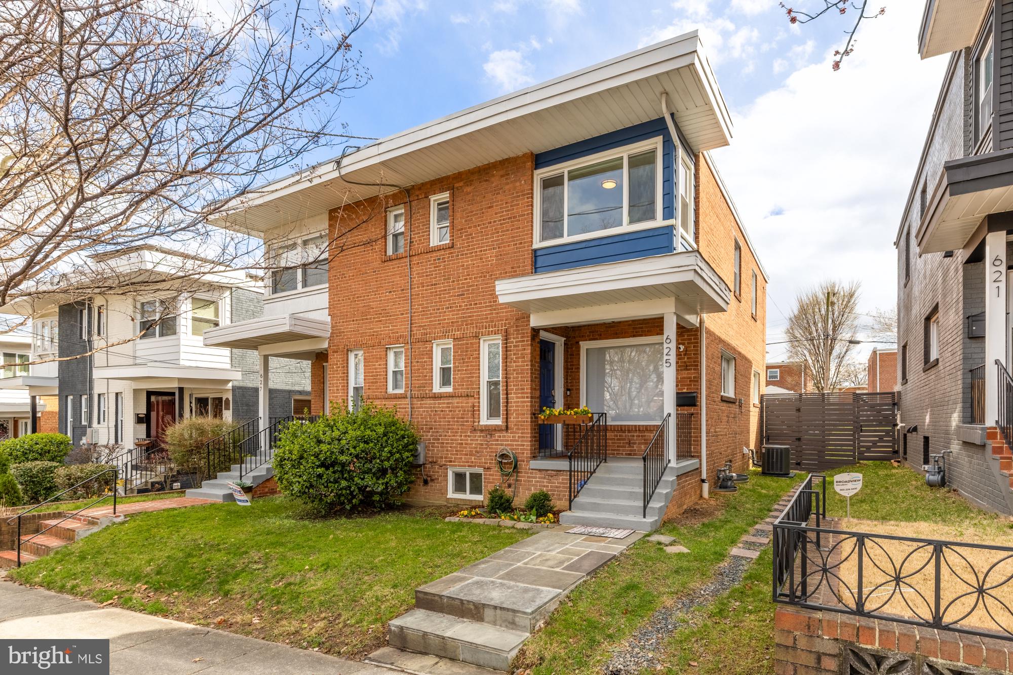 625 KENSINGTON PLACE NE