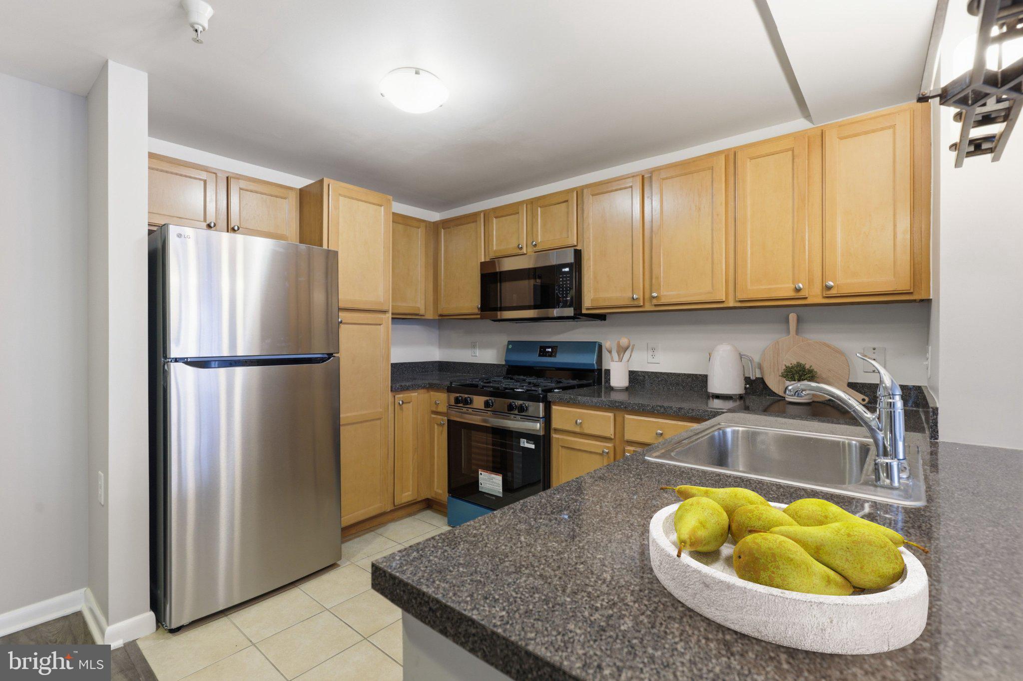 350 G STREET SW N216