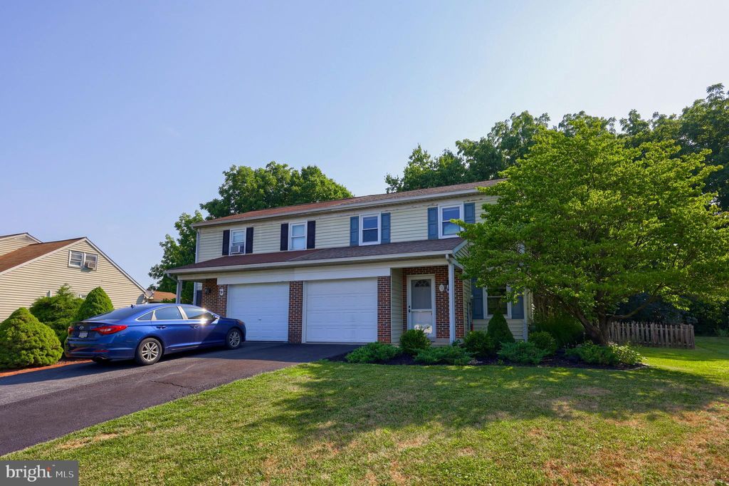 Photo of 11 Branstock Court, Lititz, PA 17543 (MLS # PALA2053398)
