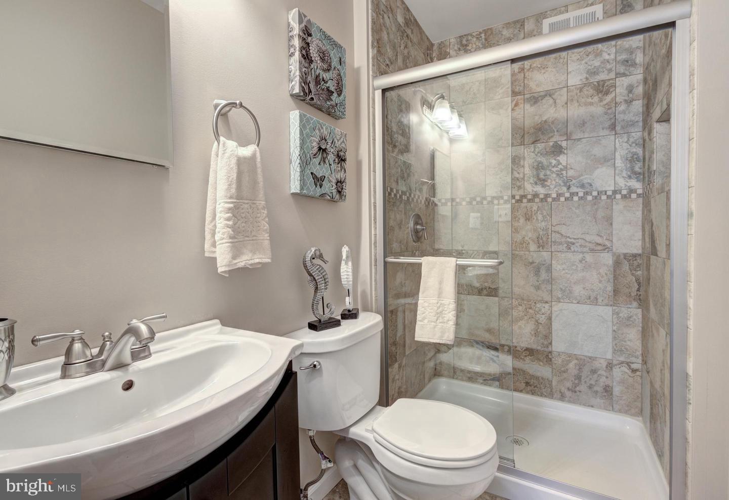 VILLA D ESTE VILLAGE - Residential Lease