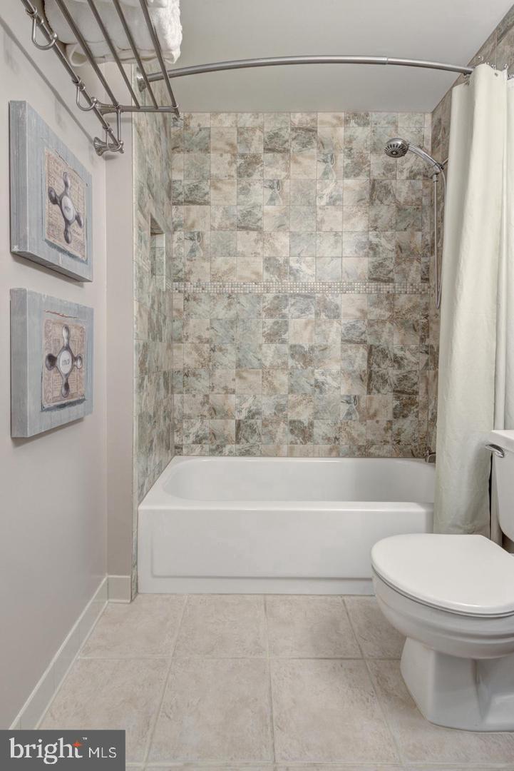 VILLA D ESTE VILLAGE - Residential Lease