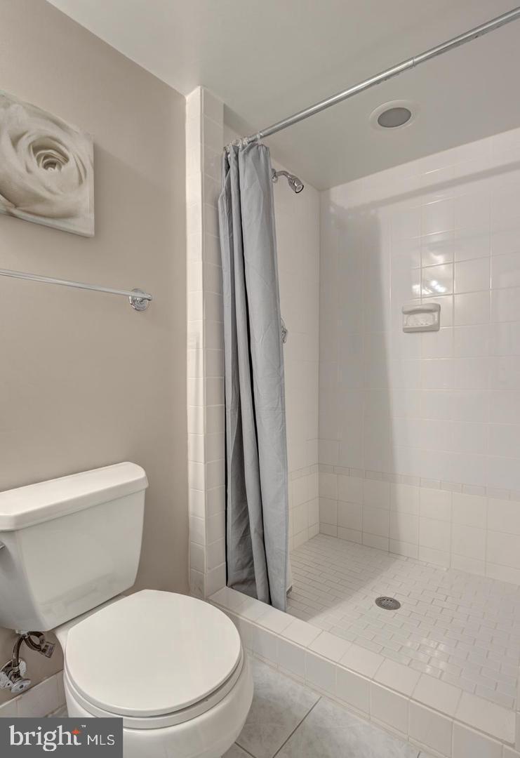 VILLA D ESTE VILLAGE - Residential Lease