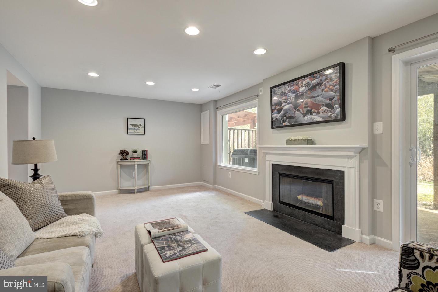 VILLA D ESTE VILLAGE - Residential Lease