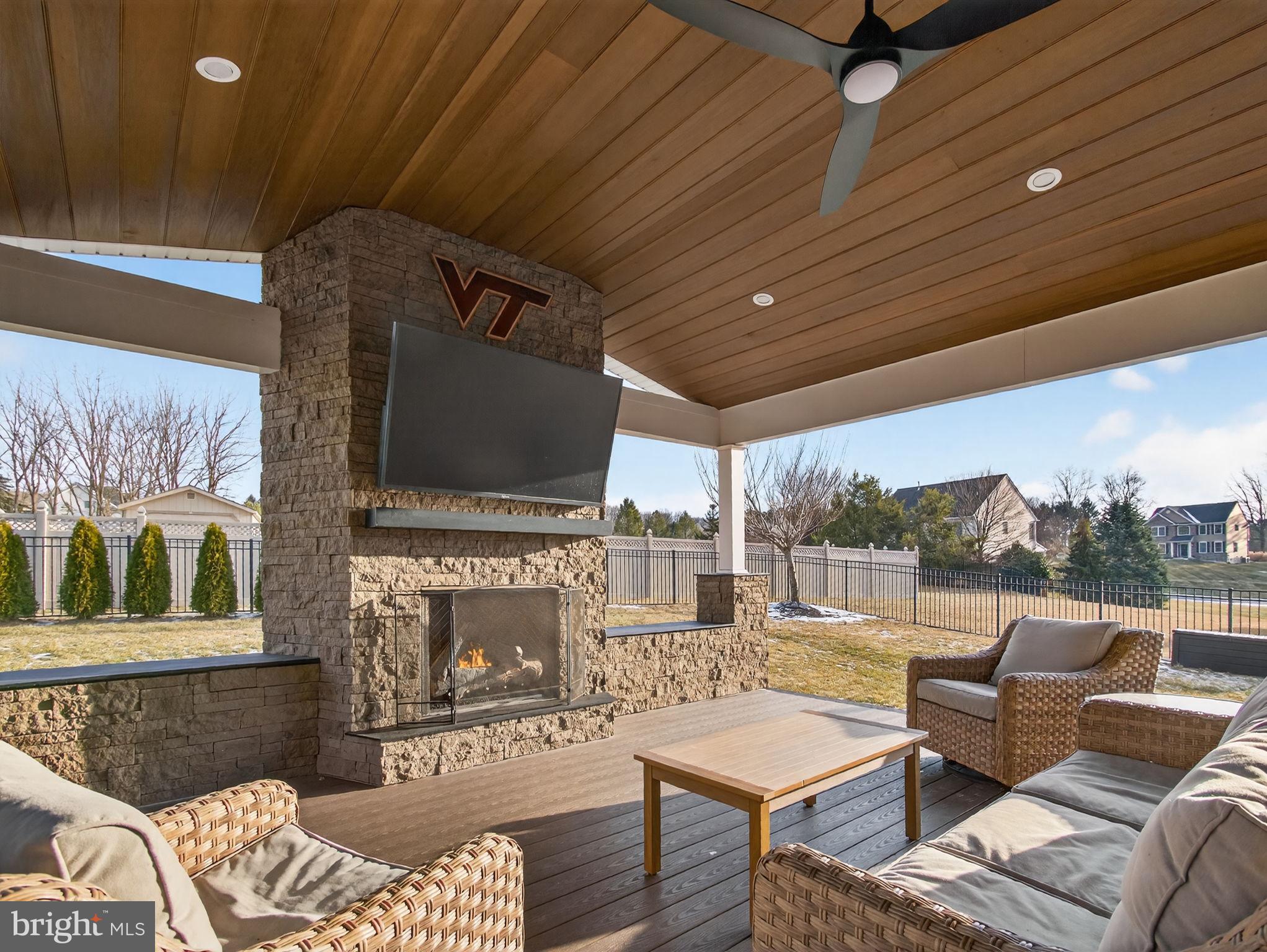 1455 SARATOGA CIRCLE