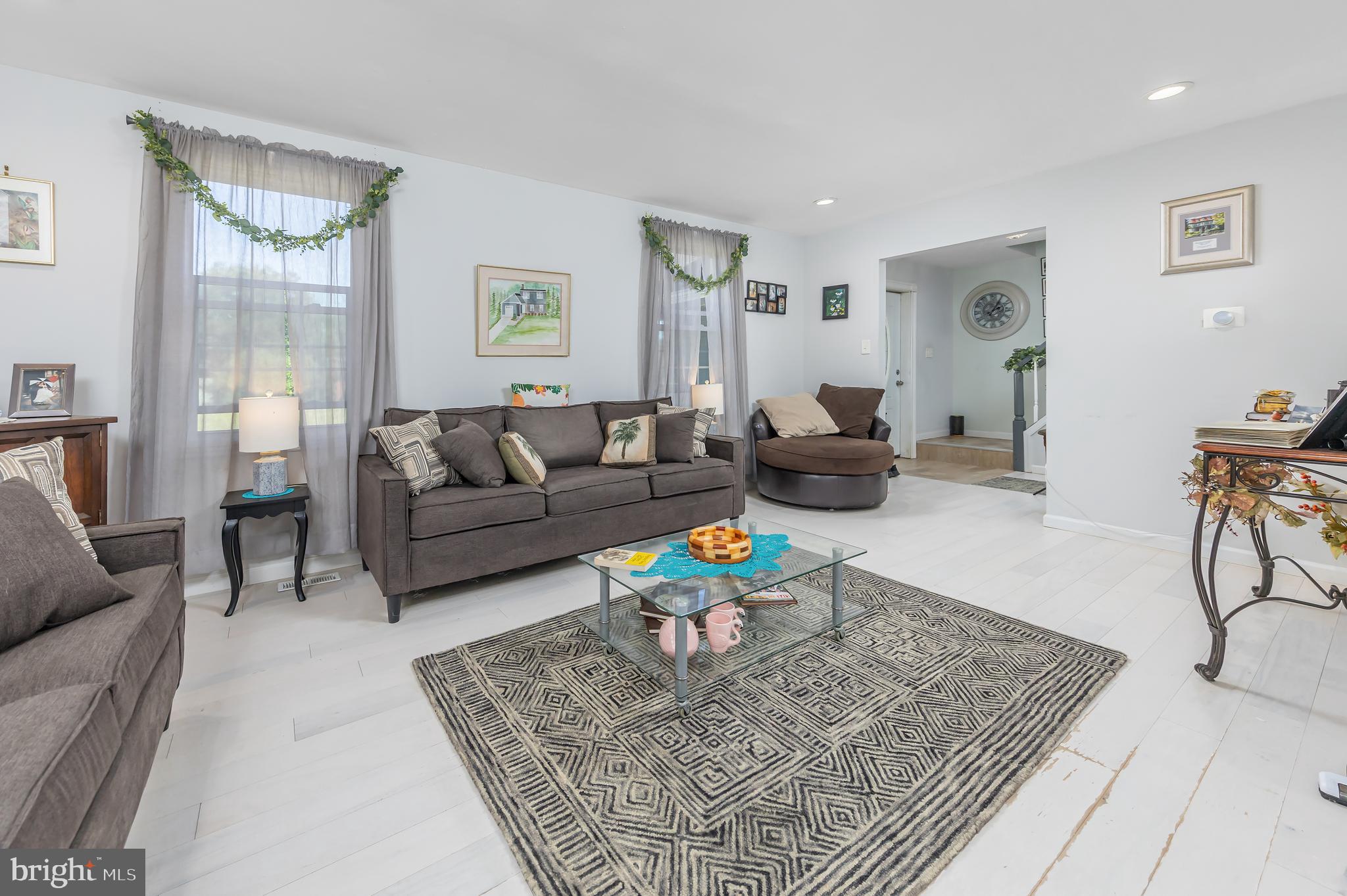 10 LORETTA BOULEVARD