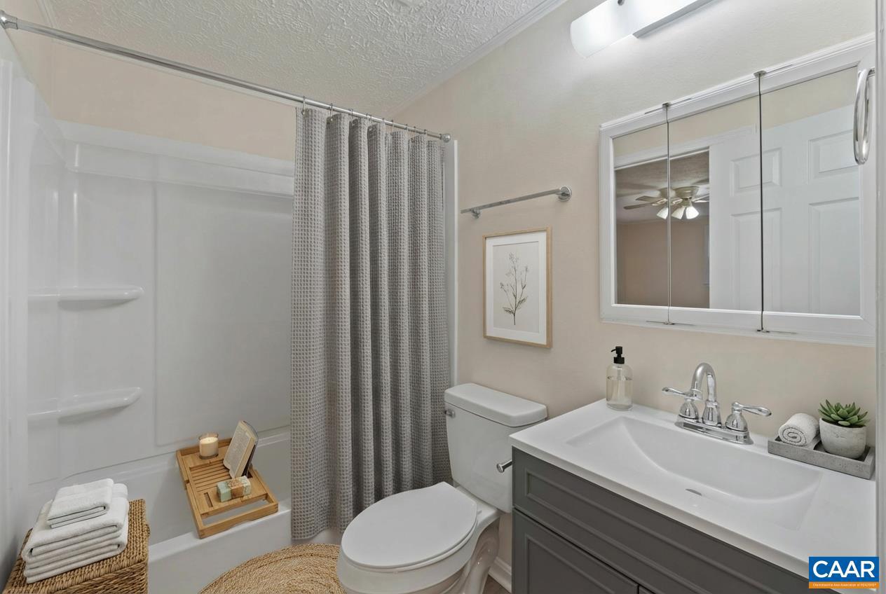 LAKE MONTICELLO - Residential