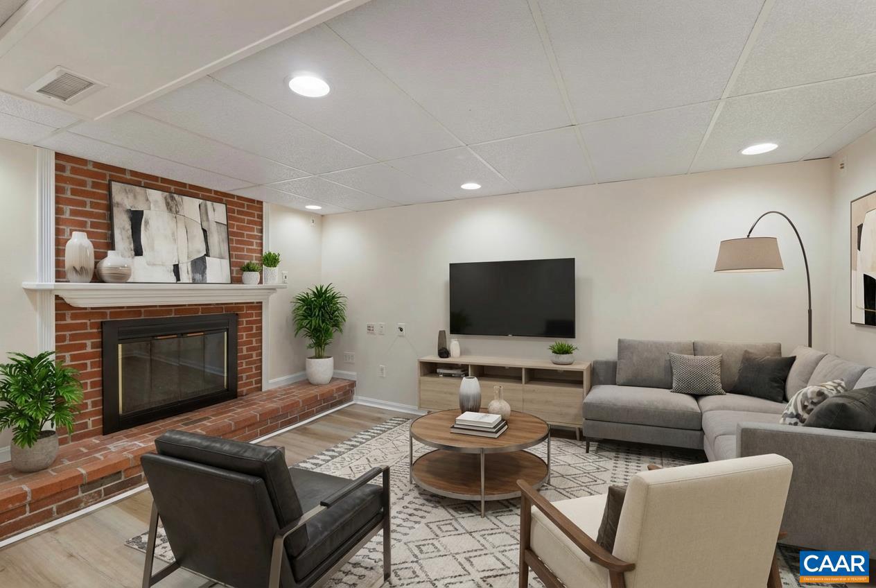 LAKE MONTICELLO - Residential