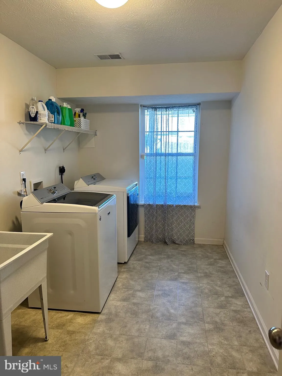 Winchester, Virginia 22602, United States, 3 Bedrooms Bedrooms, ,3 BathroomsBathrooms,Residential,Active,190834