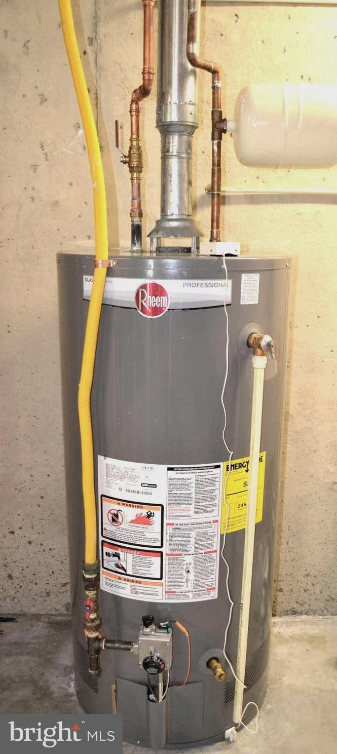 VILLAGES AT HILLVIEW - Residential