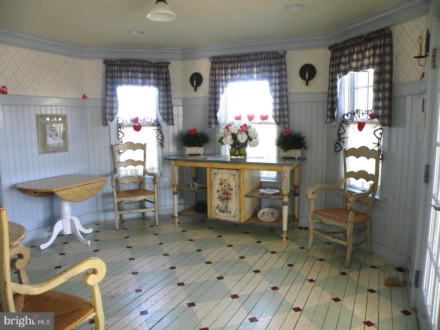 VILLAGES AT HILLVIEW - Residential