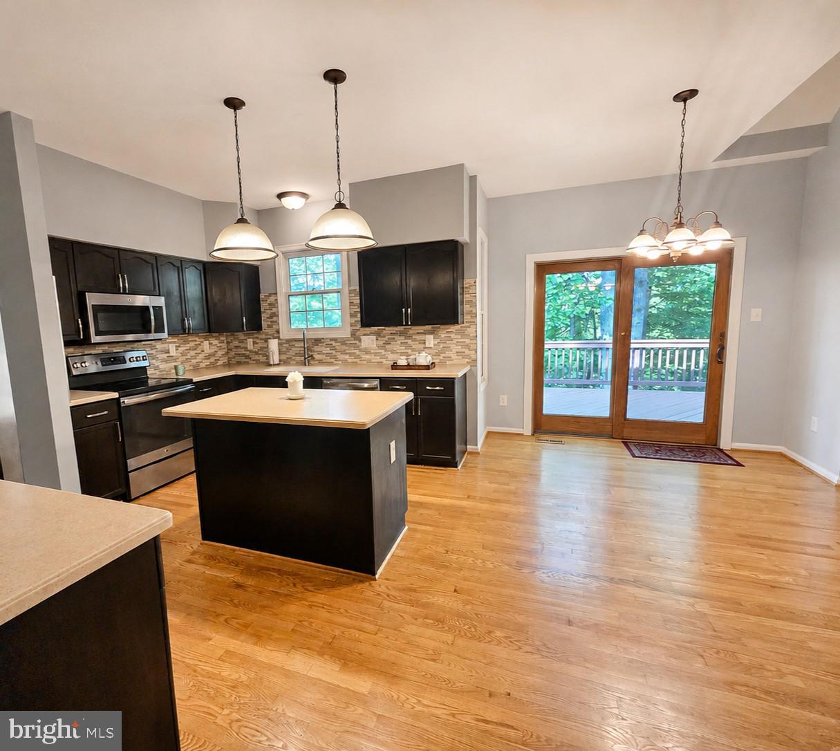 10918 OAKCREST CIRCLE