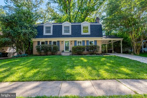 Photo of 8407 Briar Creek Drive, ANNANDALE, VA 22003 (MLS # VAFX2311170)