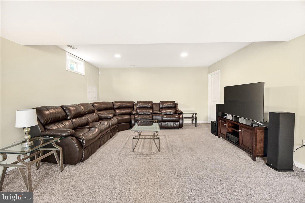 WHISPERING CREEK - Residential