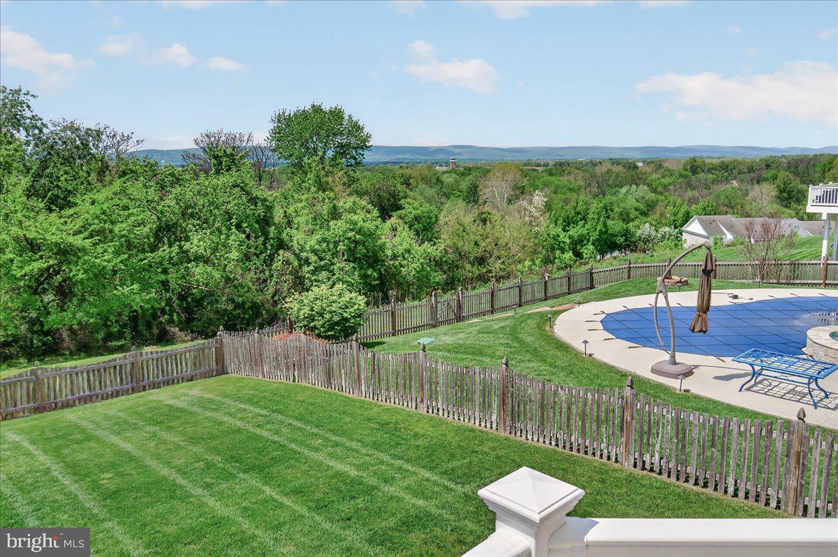 WHISPERING CREEK - Residential