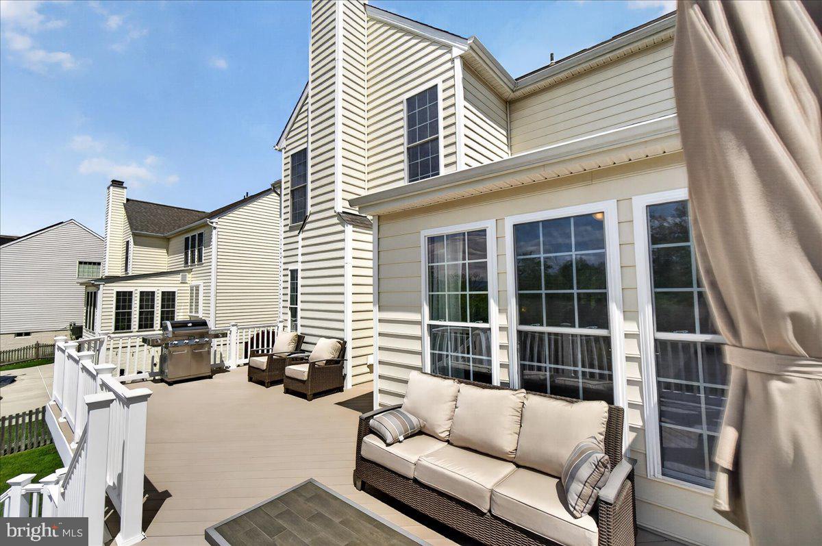 WHISPERING CREEK - Residential