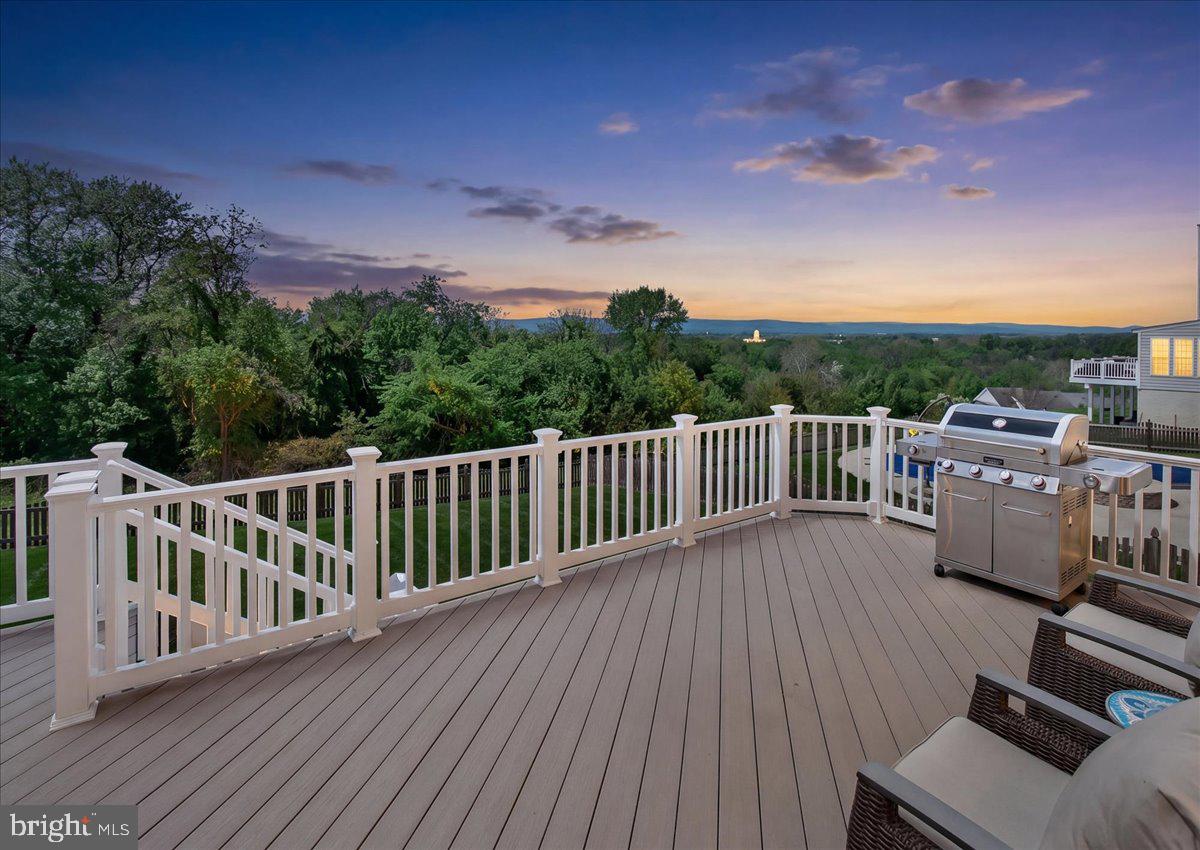 WHISPERING CREEK - Residential