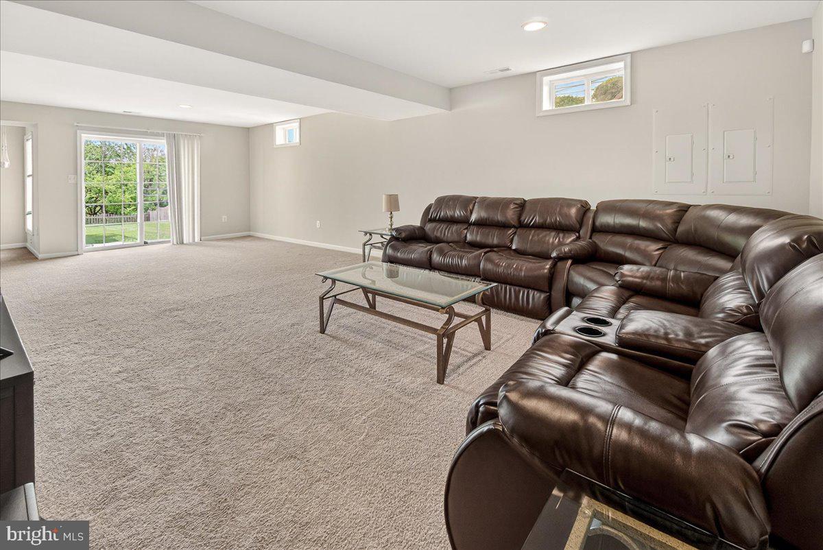 WHISPERING CREEK - Residential