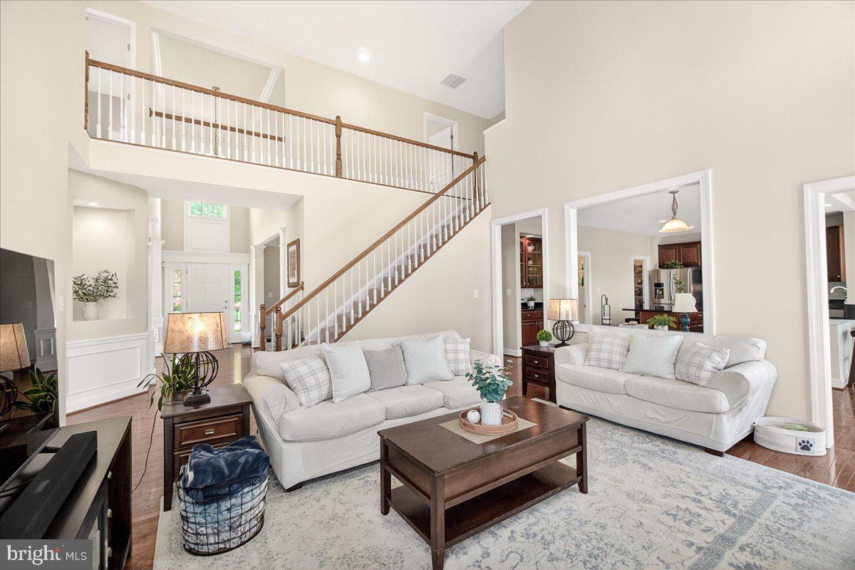 WHISPERING CREEK - Residential