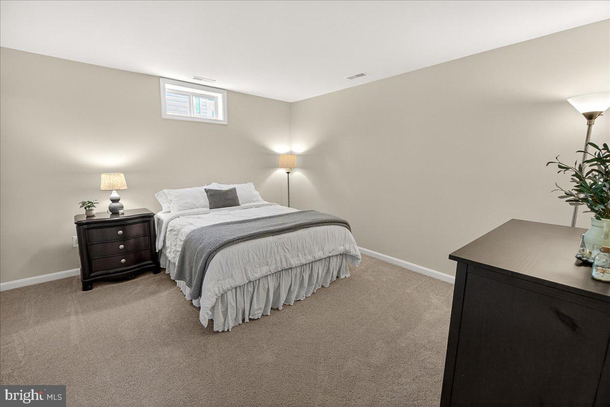 WHISPERING CREEK - Residential