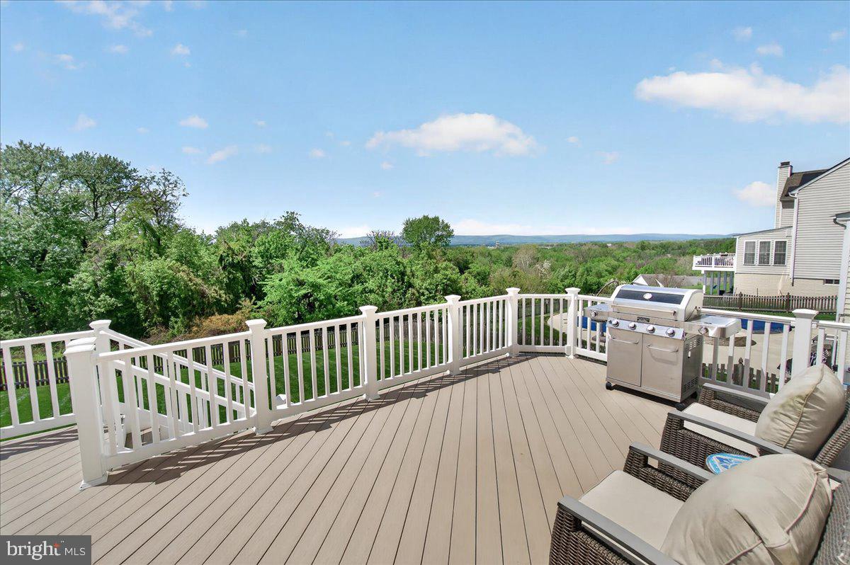 WHISPERING CREEK - Residential