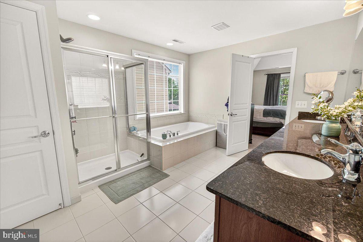 WHISPERING CREEK - Residential