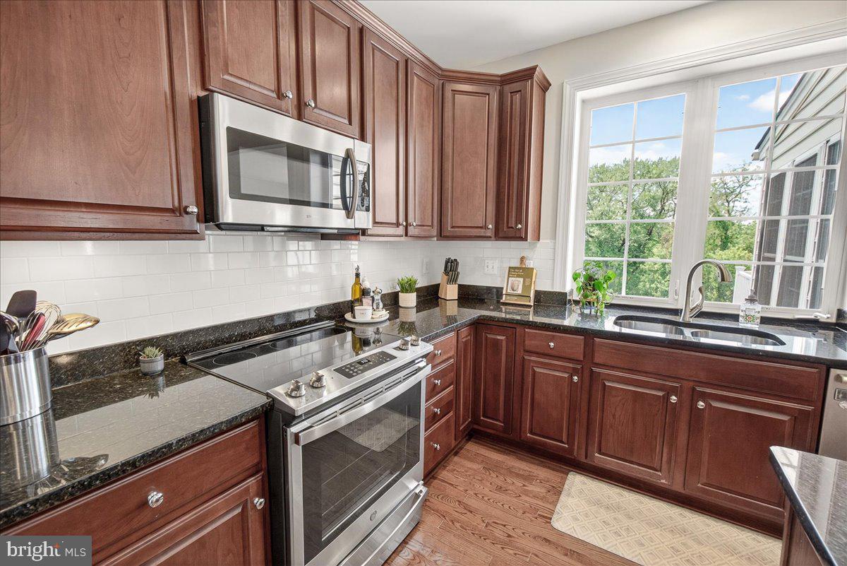 WHISPERING CREEK - Residential