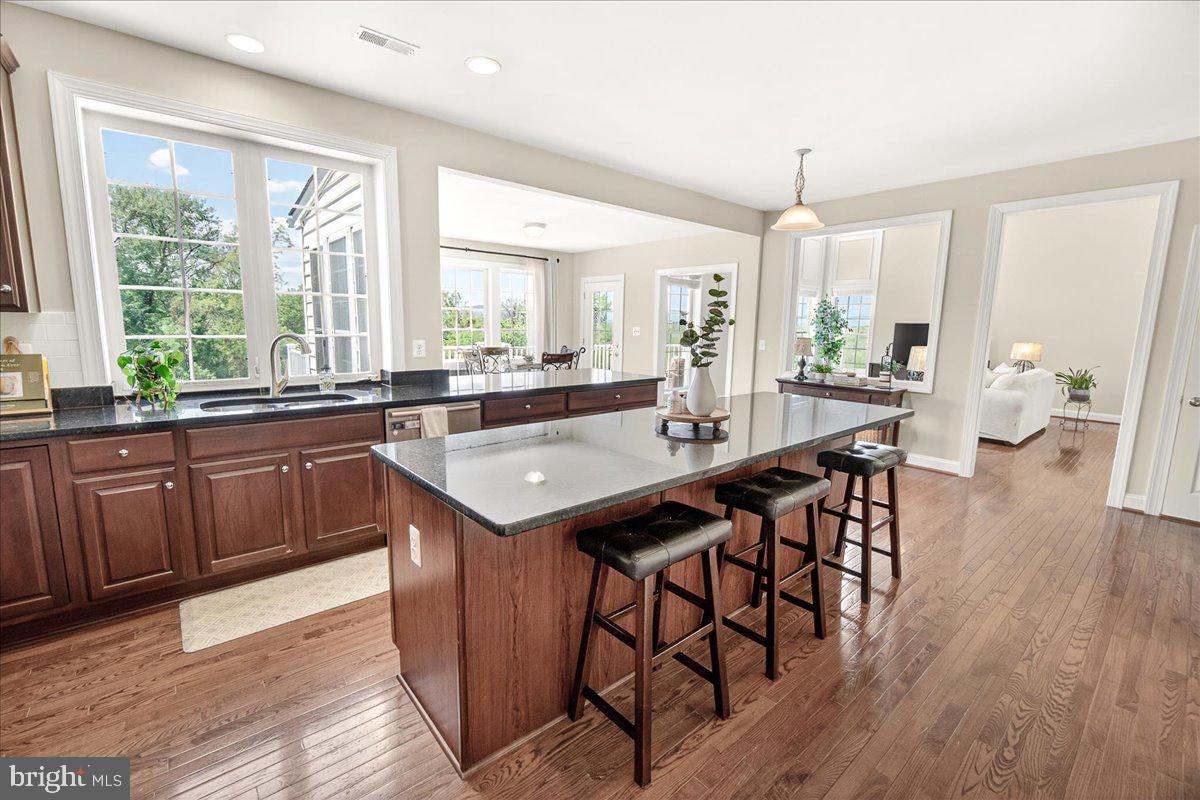 WHISPERING CREEK - Residential