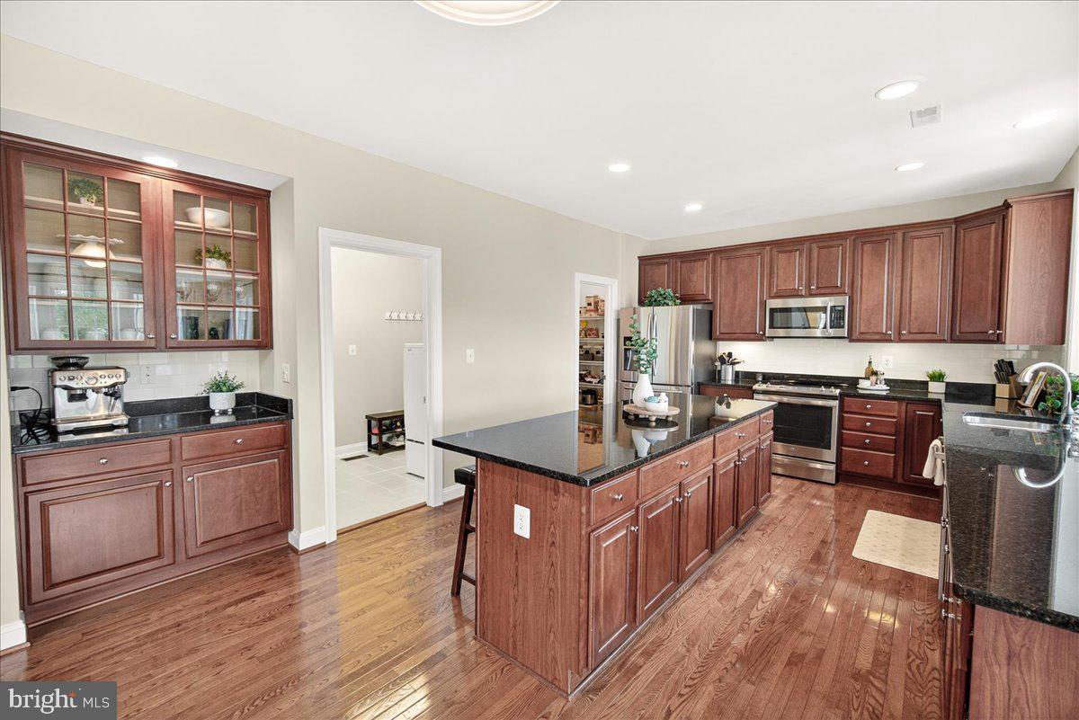 WHISPERING CREEK - Residential