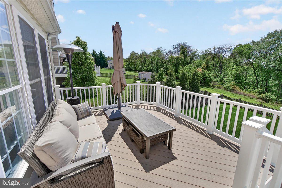 WHISPERING CREEK - Residential