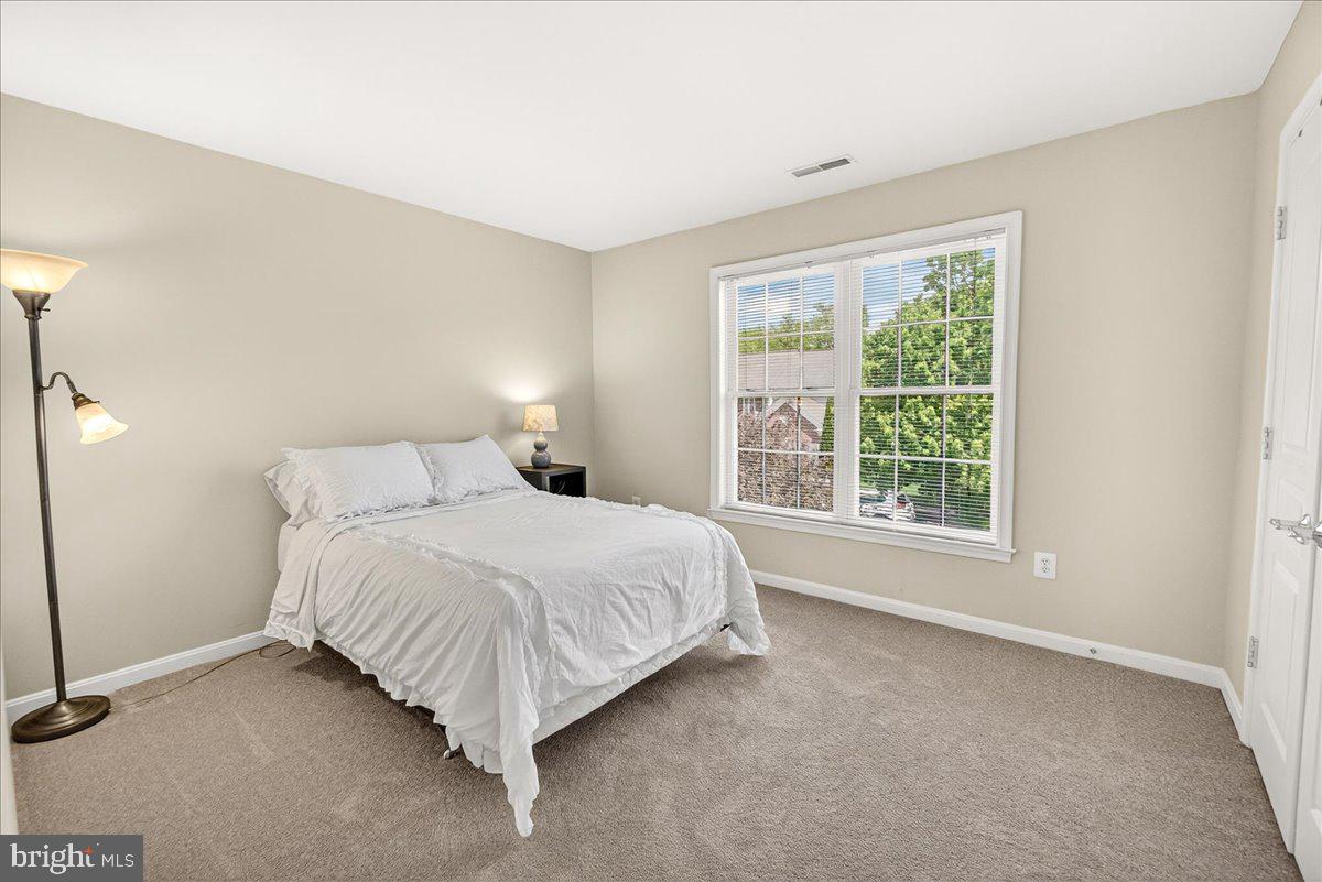 WHISPERING CREEK - Residential