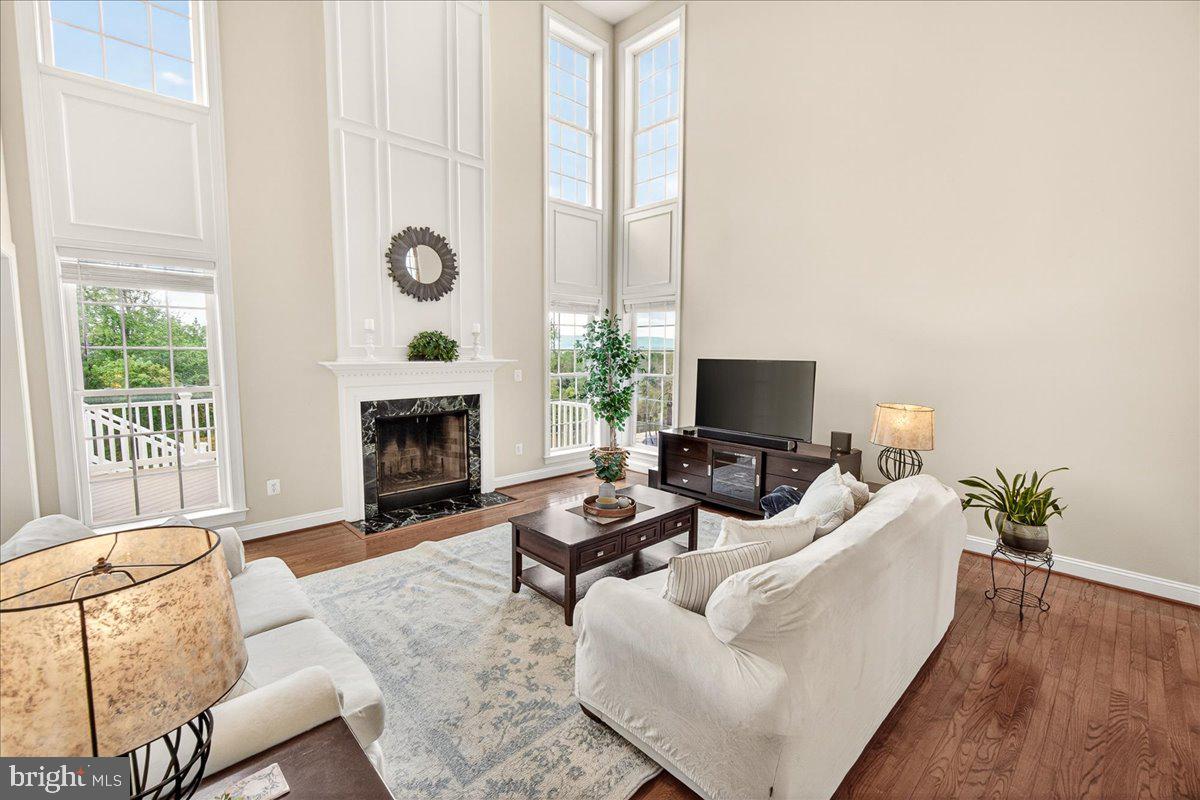 WHISPERING CREEK - Residential
