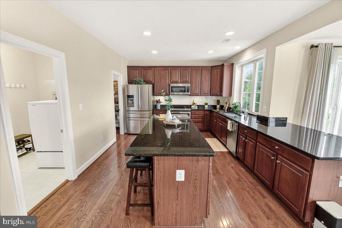 WHISPERING CREEK - Residential