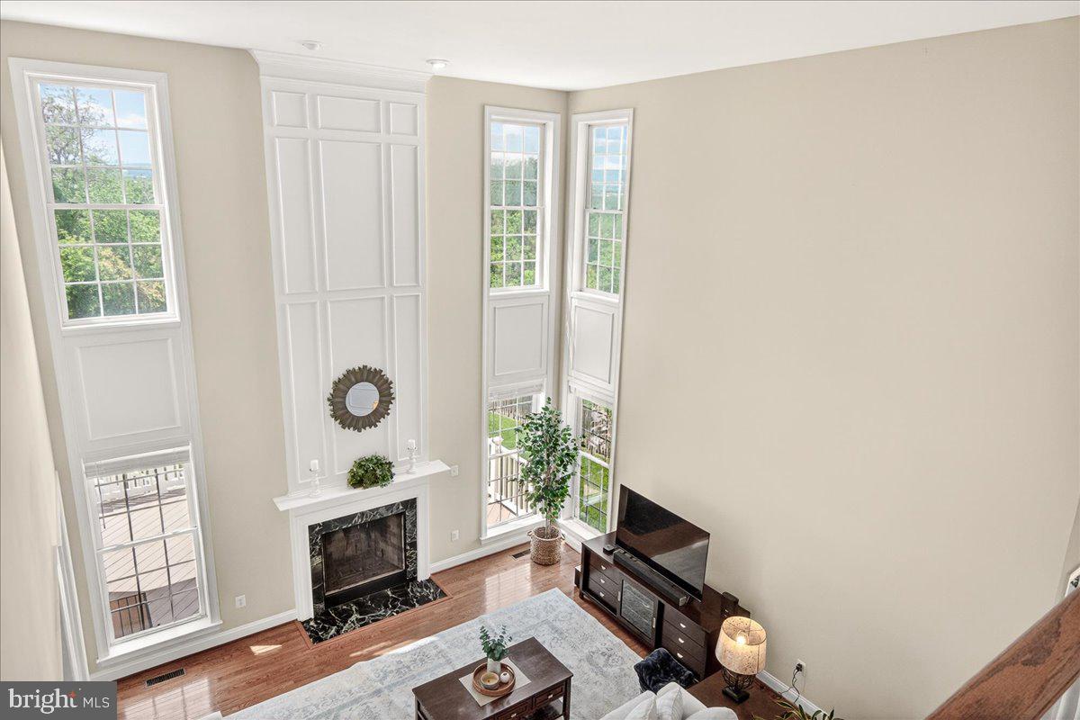WHISPERING CREEK - Residential