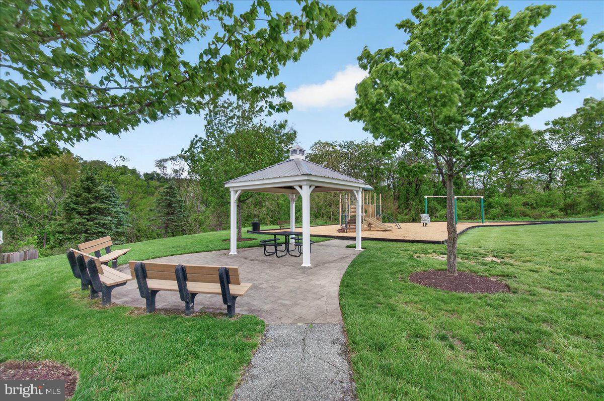 WHISPERING CREEK - Residential