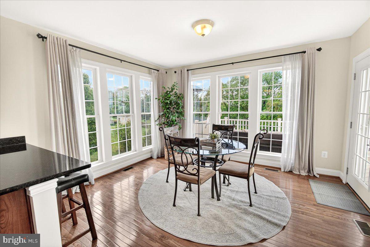 WHISPERING CREEK - Residential