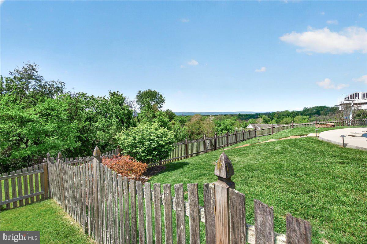 WHISPERING CREEK - Residential